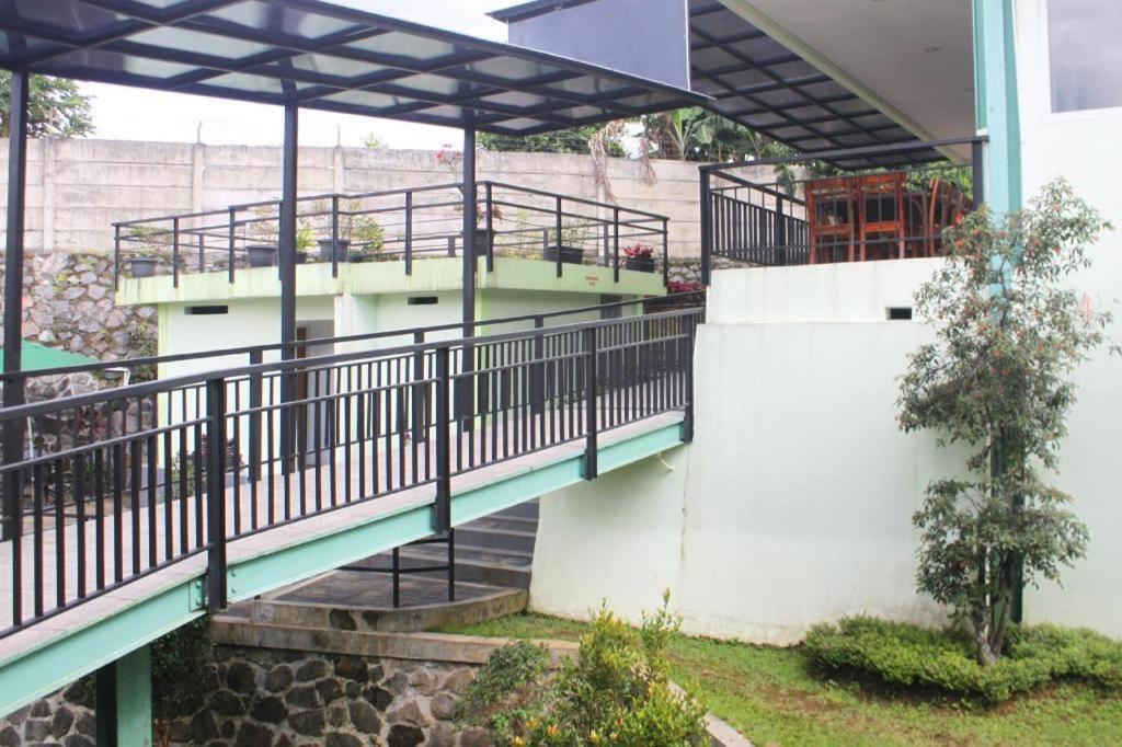 Graha Widjaja Hotel Puncak Exterior photo